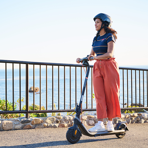 Patinete eléctrico Segway E2 Plus
                                    image number 4