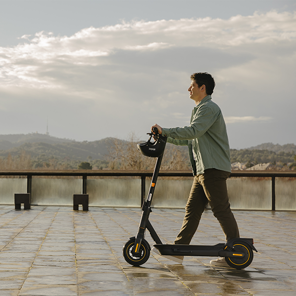 Patinete eléctrico Segway MAX G2E
                                    image number 1